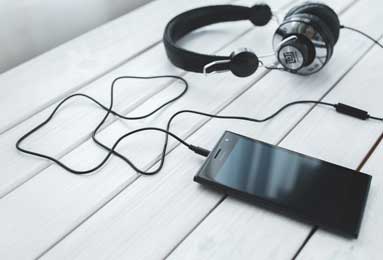 主持王诗蒙分享视频：突然翻到手机里，忘记删掉前女友的视频