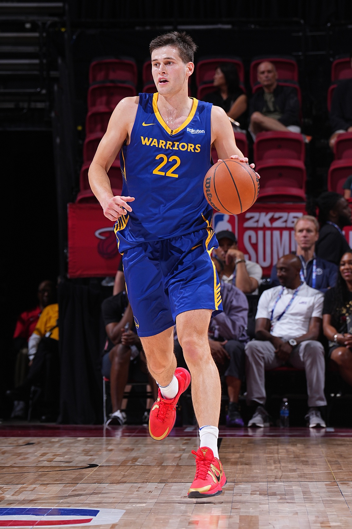 DB电竞游戏-图希分享与库里交流心得：重点探讨投篮技巧与赛前备战经验